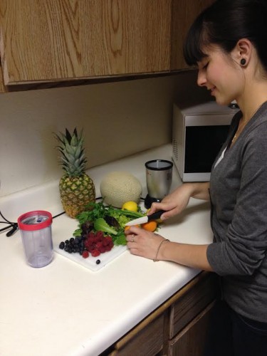 Student Alison Ramirez making healthy smoothies Photo by: Erica Ramirez